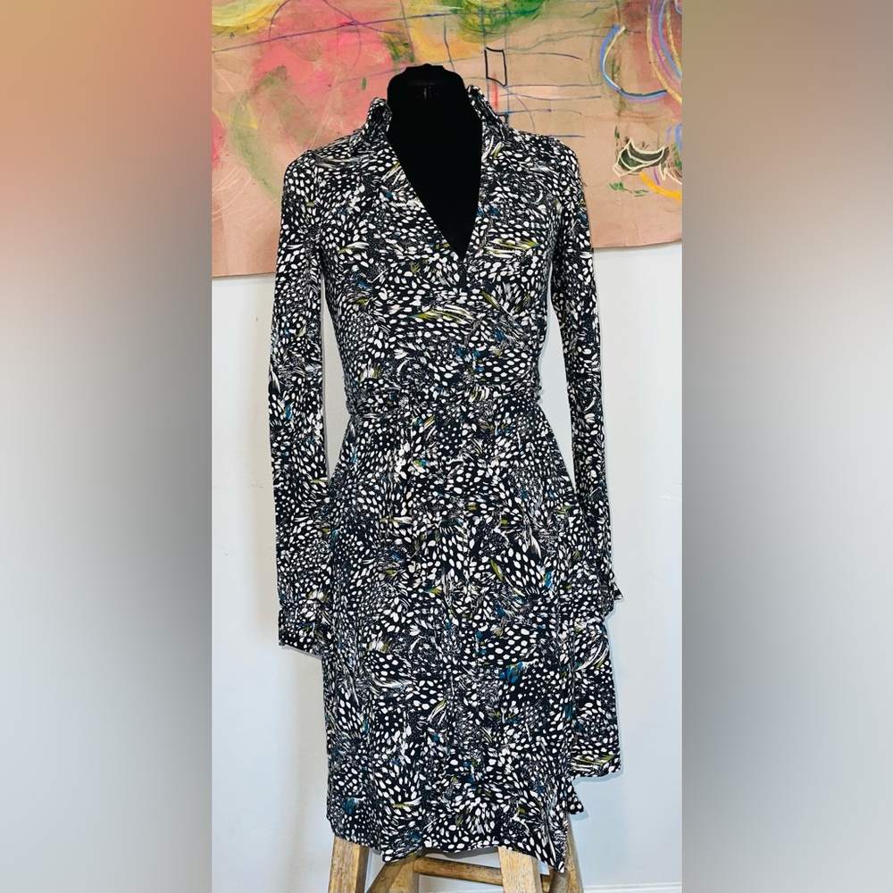 DVF Diane Von Furstenburg wrap Dress 100%silk size 4